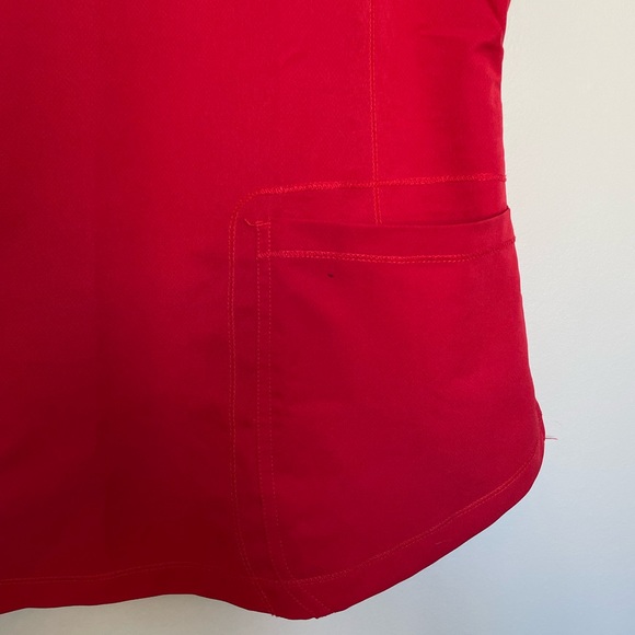 Dynamix by Dickies Women’s 3 Pocket Curved Hemline Scrub Top - Picture 4 of 12